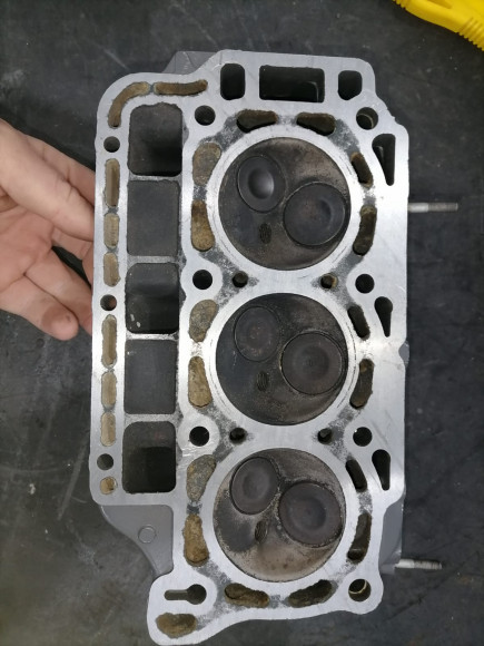 б/у Honda BF35-45 головка блока цилиндров 12010-ZV5-010ZA б/у Honda BF35-45 головка блока цилиндров 12010-ZV5-010ZA