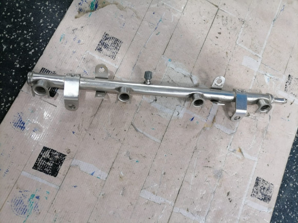 б/у Yamaha F150 топливная рейка 63P-13160-00-00