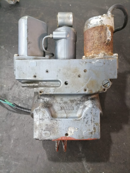 б/у Yamaha 115-200 гидроподъемник 6G5-43800-05-4D