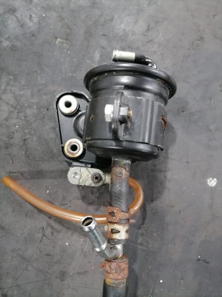 б/у Suzuki DF60-70 топливный фильтр 15440-99E01-000 б/у Suzuki DF60-70 топливный фильтр 15440-99E01-000