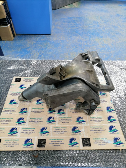 б/у Yamaha 6-8 кронштейн, ось,струбцины в сборе  6M8-G3111-02-4D,6N0-G3311-10-4D,6M8-G2511-01-4D