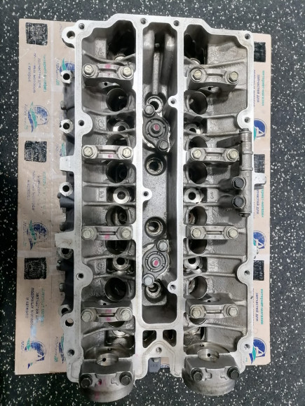 б/у Yamaha F80-100 головка блока цилиндров 67F-11110-11-94 б/у Yamaha F80-100 головка блока цилиндров 67F-11110-11-94