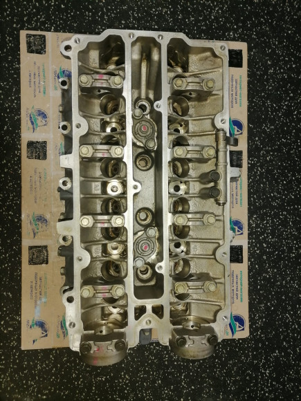 б/у Yamaha F80-100 головка блока цилиндров 67F-11110-11-94 б/у Yamaha F80-100 головка блока цилиндров 67F-11110-11-94