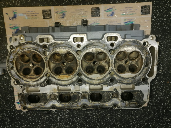 б/у Yamaha F80-100 головка блока цилиндров 67F-11110-11-94 б/у Yamaha F80-100 головка блока цилиндров 67F-11110-11-94