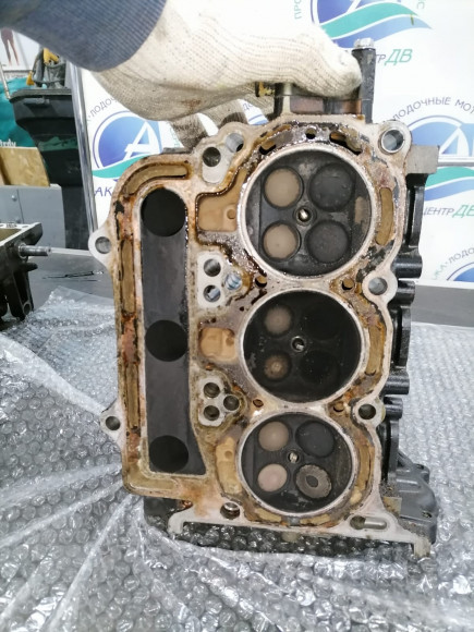 б/у Suzuki DF40-50 головка блока цилиндров 11100-87J02-019