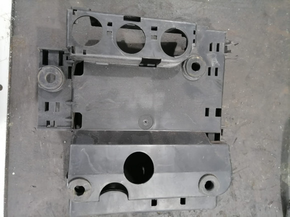 б/у Suzuki DF60-70 корпус электрической коробки 32890-99E12-000 б/у Suzuki DF60-70 корпус электрической коробки 32890-99E12-000