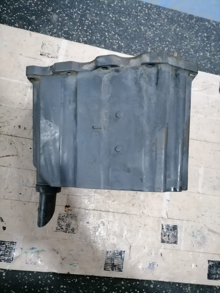 б/у Yamaha F20-25 поддон масляный 65W-15311-03-CA