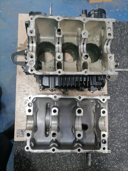 б/у Suzuki DF40-50 блок цилиндров 11300-87J01-019 б/у Suzuki DF40-50 блок цилиндров 11300-87J01-019