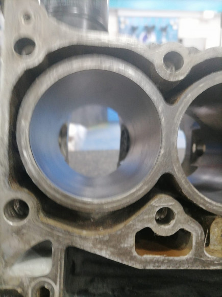 б/у Suzuki DF40-50 блок цилиндров 11300-87J01-019 б/у Suzuki DF40-50 блок цилиндров 11300-87J01-019