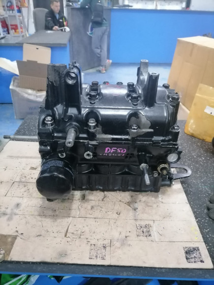 б/у Suzuki DF40-50 блок цилиндров 11300-87J01-019 б/у Suzuki DF40-50 блок цилиндров 11300-87J01-019