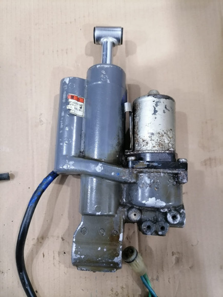 б/у Honda BF40-50 гидроподъемник 56000-ZV5-822ZA (под ремонт)