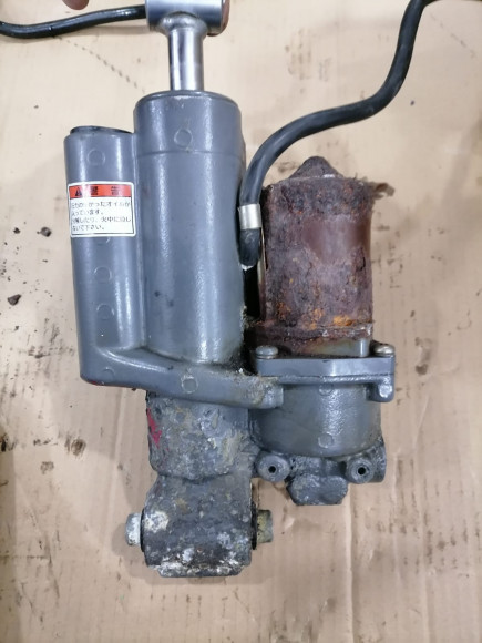 б/у Honda BF40-50 гидроподъемник 56000-ZV5-822ZA под ремонт б/у Honda BF40-50 гидроподъемник 56000-ZV5-822ZA под ремонт