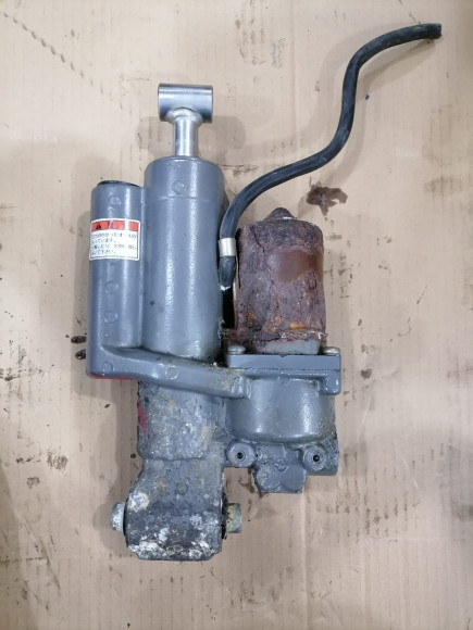 б/у Honda BF40-50 гидроподъемник 56000-ZV5-822ZA под ремонт б/у Honda BF40-50 гидроподъемник 56000-ZV5-822ZA под ремонт