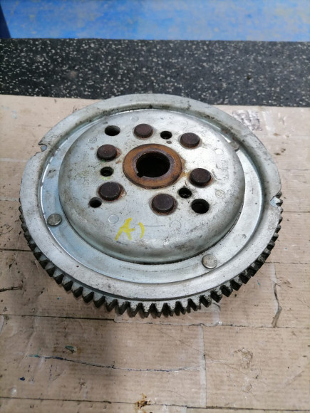 б/у Yamaha F40-60 маховик 6C5-81450-00-00 б/у Yamaha F40-60 маховик 6C5-81450-00-00