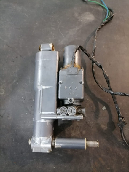 б/у Yamaha F100 гидравлика 67F-43800-03-4D
