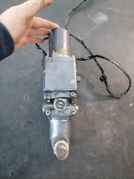 б/у Yamaha F100 гидравлика 67F-43800-03-4D