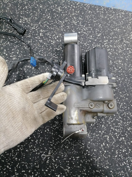 б/у Honda 40-50 гидроподъемник 56000-ZW4