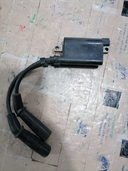 б/у Suzuki DF60-70 высоковольтная катушка 33420-99E00-000 б/у Suzuki DF60-70 высоковольтная катушка 33420-99E00-000