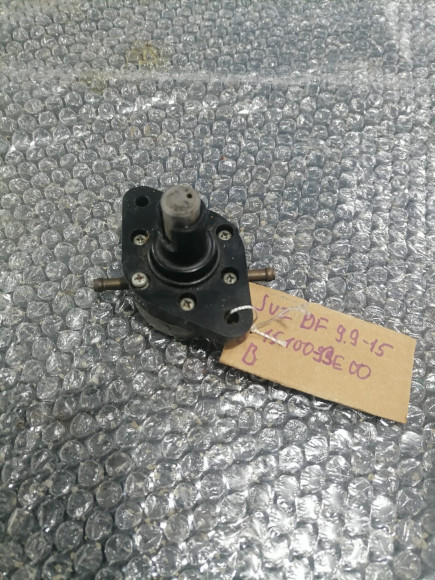 б/у Suzuki DF9.9-15 топливный насос 15100-93E01-000