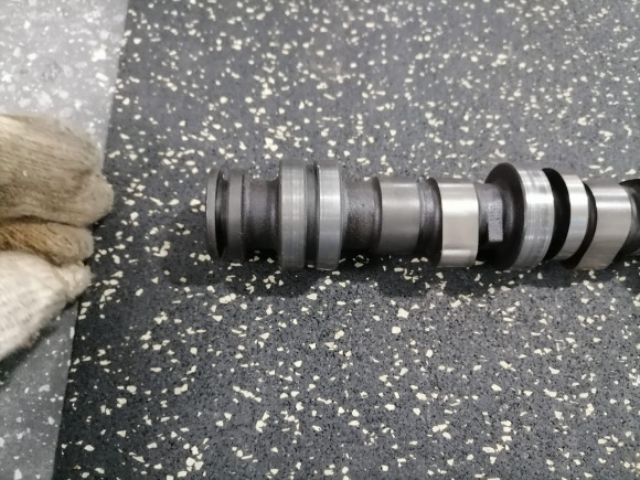 б/у Suzuki DF70 распредвал 12710-99E12-000 б/у Suzuki DF70 распредвал 12710-99E12-000