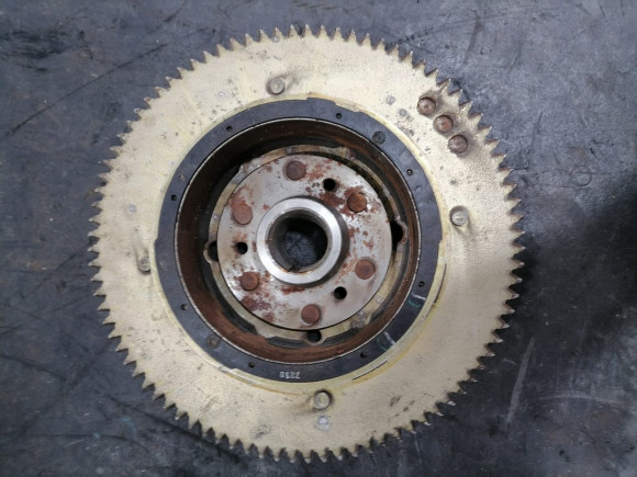 б/у Yamaha F50A маховик 62Y-85550-01-00 б/у Yamaha F50A маховик 62Y-85550-01-00