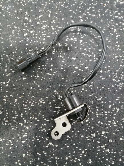б/у Suzuki DF40-140 переключатель нейтрали 37721-99E12-000 б/у Suzuki DF40-140 переключатель нейтрали 37721-99E12-000