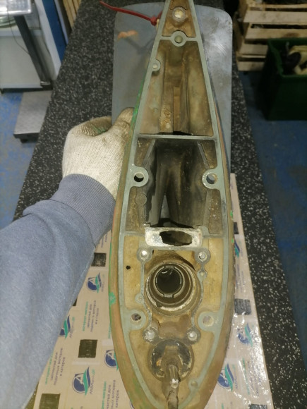 б/у Yamaha F50-60 корпус редуктора 69W-45301-00-4D б/у Yamaha F50-60 корпус редуктора 69W-45301-00-4D
