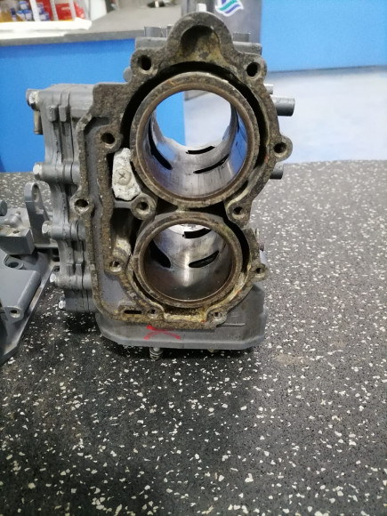 б/у Yamaha 9.9-15 блок цилиндров 63V-15100-02-00 б/у Yamaha 9.9-15 блок цилиндров 63V-15100-02-00