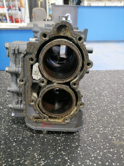 б/у Yamaha 9.9-15 блок цилиндров 63V-15100-02-00 б/у Yamaha 9.9-15 блок цилиндров 63V-15100-02-00
