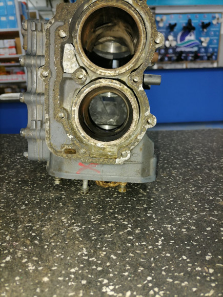 б/у Yamaha 9.9-15 блок цилиндров 63V-15100-02-00 б/у Yamaha 9.9-15 блок цилиндров 63V-15100-02-00