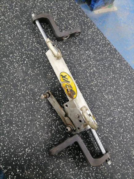 б/у Unikas VX32-3/8 Гидроцилиндр б/у Unikas VX32-3/8 Гидроцилиндр
