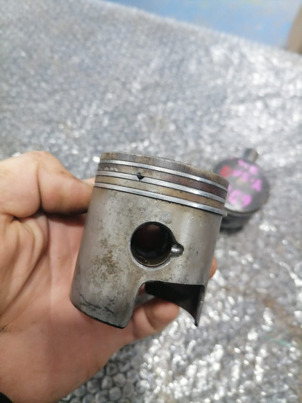 б/у Yamaha 30D поршень с кольцами 6J8-11631-02-97,6J8-11601-01-00 б/у Yamaha 30D поршень с кольцами 6J8-11631-02-97,6J8-11601-01-00