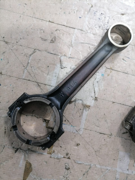 б/у Yamaha 225-250 шатун 61A-11650-00-00 б/у Yamaha 225-250 шатун 61A-11650-00-00