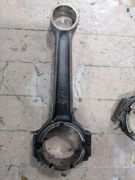 б/у Yamaha 225-250 шатун 61A-11650-00-00 б/у Yamaha 225-250 шатун 61A-11650-00-00
