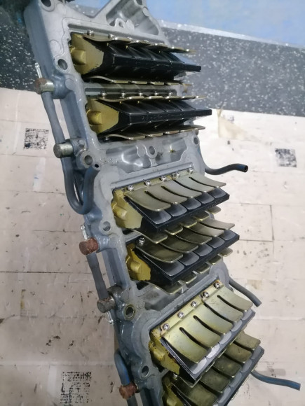 б/у Yamaha 250 основание кланов впуска в сборе 61A-13624-30-1S,65L-13610-01-00 б/у Yamaha 250 основание кланов впуска в сборе 61A-13624-30-1S,65L-13610-01-00