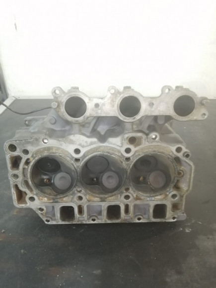 б/у Yamaha F30-40 головка блока цилиндров в сборе 67C-W009A-00-4D б/у Yamaha F30-40 головка блока цилиндров в сборе 67C-W009A-00-4D