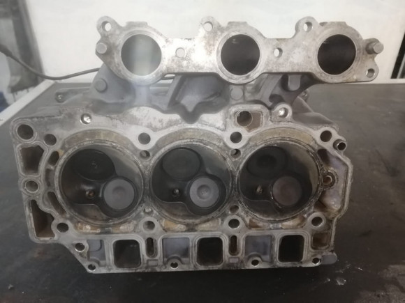 б/у Yamaha F30-40 головка блока цилиндров в сборе 67C-W009A-00-4D б/у Yamaha F30-40 головка блока цилиндров в сборе 67C-W009A-00-4D