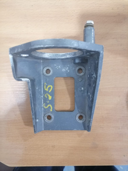 б/у Suzuki DT25-30 крепление стартера 31911-91L00-000 б/у Suzuki DT25-30 крепление стартера 31911-91L00-000