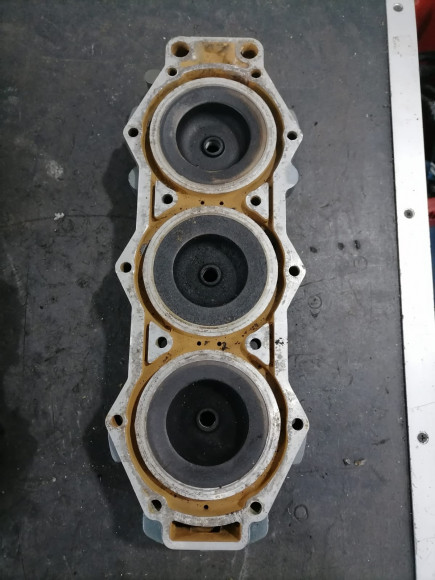б/у Yamaha 150-225 головка блока цилиндров 6R5-11111-01-94