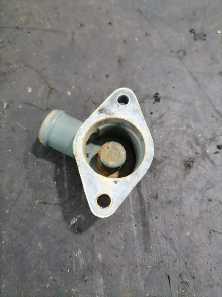 б/у Yamaha 115-250 крышка клапана сброса воды 6G5-11372-00-5B б/у Yamaha 115-250 крышка клапана сброса воды 6G5-11372-00-5B