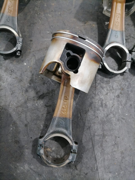 б/у Yamaha 150-200 шатун, поршень, кольца в сборе 6E5-11651-01-00, 6R5-11631, 6R5-11603
