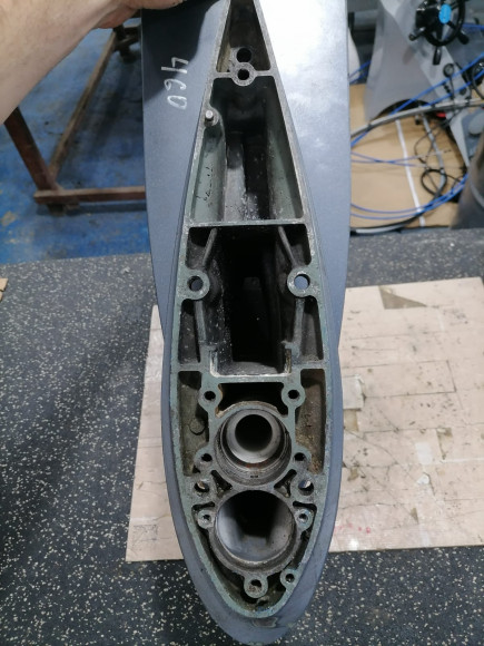 б/у Yamaha F80-100 корпус редуктора 67F-45301-00-8D