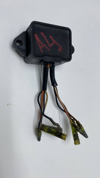 б/у Yamaha 20-40 (OLD) коммутатор 695-85540 б/у Yamaha 20-40 (OLD) коммутатор 695-85540