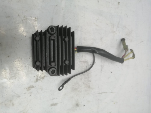 б/у Yamaha F25A регулятор напряжения 65W-81960-00-00 б/у Yamaha F25A регулятор напряжения 65W-81960-00-00