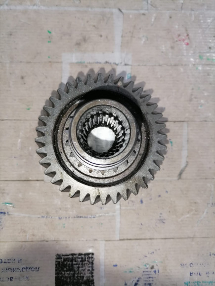 б/у Suzuki DF90-140 ведущая шестерня 12732-90J00-000