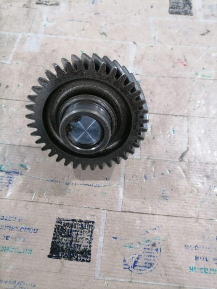 б/у Suzuki DF90-140 ведущая шестерня 12732-90J00-000