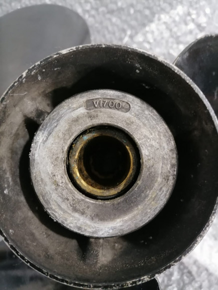 б/у Винт гребной Suzuki DF70-140 13 1/4 17 б/у Винт гребной Suzuki DF70-140 13 1/4 17