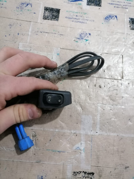 б/у Yamaha 40-90 кнопка гироподъемника 63D-82563-00-00