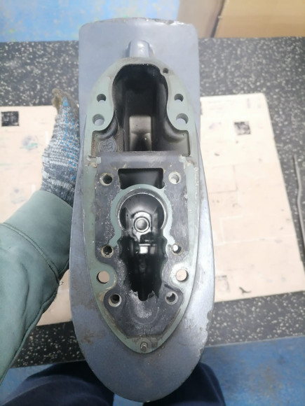 б/у Yamaha 9.9-15 корпус редуктора 63V-45311-01-8D б/у Yamaha 9.9-15 корпус редуктора 63V-45311-01-8D