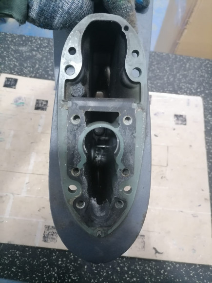 б/у Yamaha 9.9-15 корпус редуктора 63V-45311-01-8D б/у Yamaha 9.9-15 корпус редуктора 63V-45311-01-8D